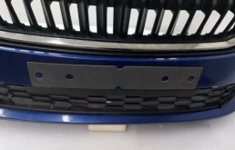 Решетка переднего бампера правая нижняя для Skoda Rapid 2020 года на фотографиях