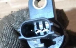 Датчик положения коленвала для Nissan X-Trail на фотографиях