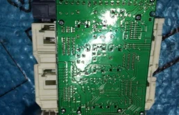 Блок предохранителей салона для Toyota Land Cruiser на фотографиях