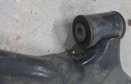 Рычаг передний левый нижний для Nissan Tiida на фотографиях