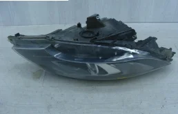 Фара правая для Opel Zafira 2014 года на фотографиях