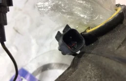 Компрессор кондиционера для Jaguar XF 2013 года на фотографиях