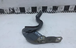 Петля капота левая для Hyundai Solaris 2021 года на фотографиях