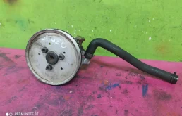 Насос ГУР для Audi A4 1999 года на фотографиях