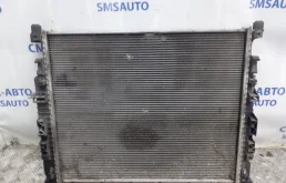 Радиатор охлаждения ДВС для Mercedes-Benz GL class 2010 года на фотографиях