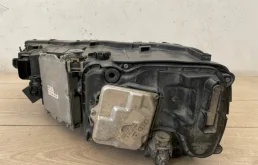 Фара ксенон правая для Audi Q7 на фотографиях