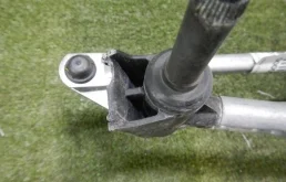 Трапеция стеклоочистителей для Renault Logan 2015 года на фотографиях