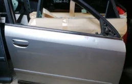 Дверь передняя правая для Audi A4 2003 года на фотографиях