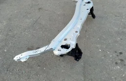 Панель радиатора (телевизор) для Mercedes-Benz E class на фотографиях