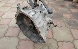 МКПП для Mercedes-Benz Vito 1998 года на фотографиях