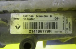 Радиатор охлаждения ДВС для Renault Sandero 2018 года на фотографиях