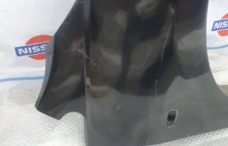 Крылья для Nissan Tiida 2012 года на фотографиях