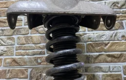 Амортизатор передний левый для Audi Q7 на фотографиях