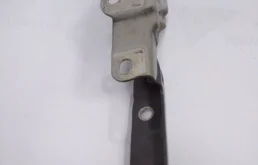 Петля капота левая для Hyundai Solaris 2021 года на фотографиях