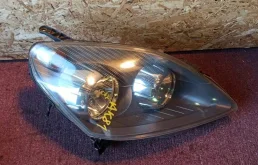 Фары для Opel Zafira 2005 года на фотографиях