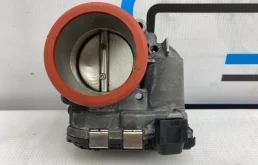 Дроссельная заслонка для Mercedes-Benz C class 2006 года на фотографиях