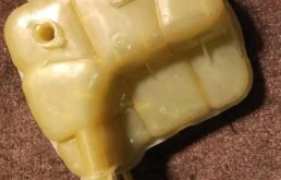 Расширительный бачок радиатора для Opel Astra 2015 года на фотографиях