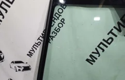 Лобовое (ветровое) стекло для Toyota RAV4 на фотографиях