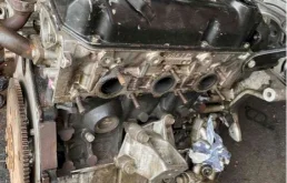 Двигатель без навесного для Mitsubishi Pajero 2003 года на фотографиях