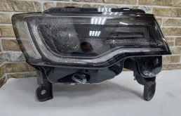 Фара правая для Jeep Grand Cherokee на фотографиях