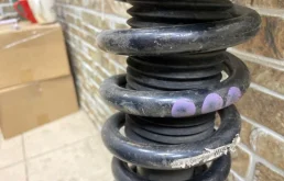 Амортизатор передний левый для Audi Q7 на фотографиях