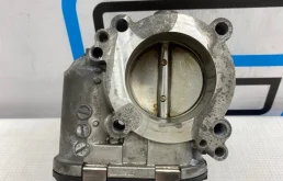 Дроссельная заслонка для Mercedes-Benz C class 2006 года на фотографиях