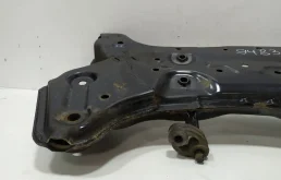 Подрамник двигателя для Hyundai Solaris 2014 года на фотографиях