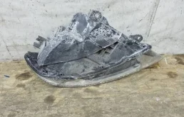 Фара ксенон левая для Audi Q7 2011 года на фотографиях