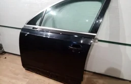 Накладка на дверь передняя левая для Audi Q7 2015 года на фотографиях