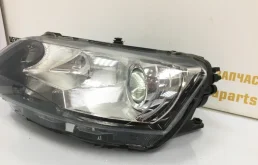 Фара ксенон левая для Skoda Rapid 2014 года на фотографиях