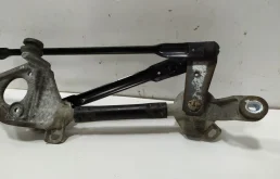 Трапеция стеклоочистителей для Hyundai Solaris 2018 года на фотографиях