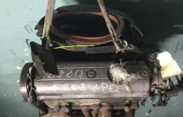 Двигатель без навесного для Volkswagen Polo 1999 года на фотографиях