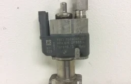 Форсунка топливная для BMW 3er 2008 года на фотографиях