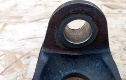 Кулак поворотный правый для Mitsubishi Pajero на фотографиях