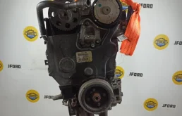 Двигатель без навесного для Volvo C30 2006 года на фотографиях