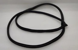 Уплотнитель передней правой двери для Hyundai Solaris 2018 года на фотографиях