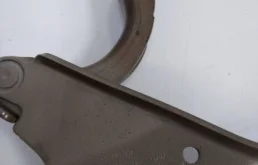 Петля капота левая для Skoda Rapid 2025 года на фотографиях