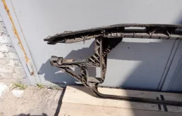 Панель радиатора (телевизор) для BMW X3 2008 года на фотографиях