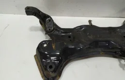 Подрамник двигателя для Hyundai Solaris 2014 года на фотографиях