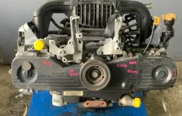 Двигатель для Subaru Legacy 2000 года на фотографиях