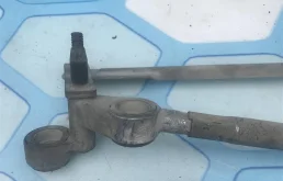 Трапеция стеклоочистителей для Audi Q7 2009 года на фотографиях