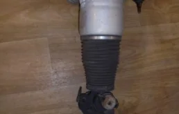 Пневмостойка передняя правая для Audi Q7 на фотографиях