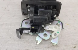 Замок багажника для Skoda Rapid 2014 года на фотографиях