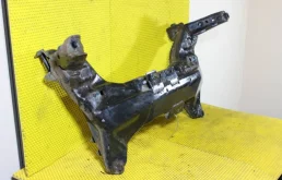 Подрамник двигателя для Nissan Almera Classic 2009 года на фотографиях