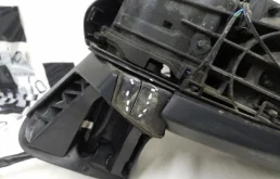 Стекла и зеркала для Toyota Corolla 2025 года на фотографиях