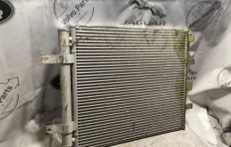 Радиатор кондиционера для Jaguar XF 2014 года на фотографиях