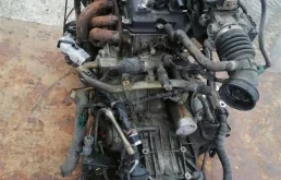 Двигатель без навесного для Nissan X-Trail 2000 года на фотографиях