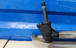 Трапеция стеклоочистителей для Renault Logan 2015 года на фотографиях