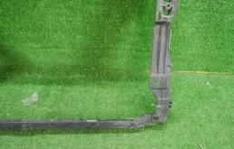 Панель радиатора (телевизор) для Volkswagen Golf 2016 года на фотографиях