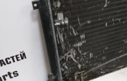 Радиатор охлаждения ДВС для Volkswagen Golf 2011 года на фотографиях